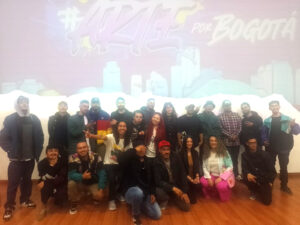 Bogotá se transforma en una galería al aire libre: 35 murales llenan de color los paraderos